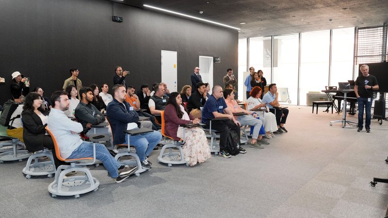 Come fare una presentazione aziendale efficace: immagine editoriale sul tema come fare una presentazione aziendale