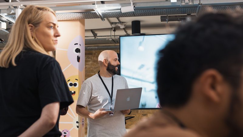Domande degli investitori: immagine editoriale sul tema domande investitori startup